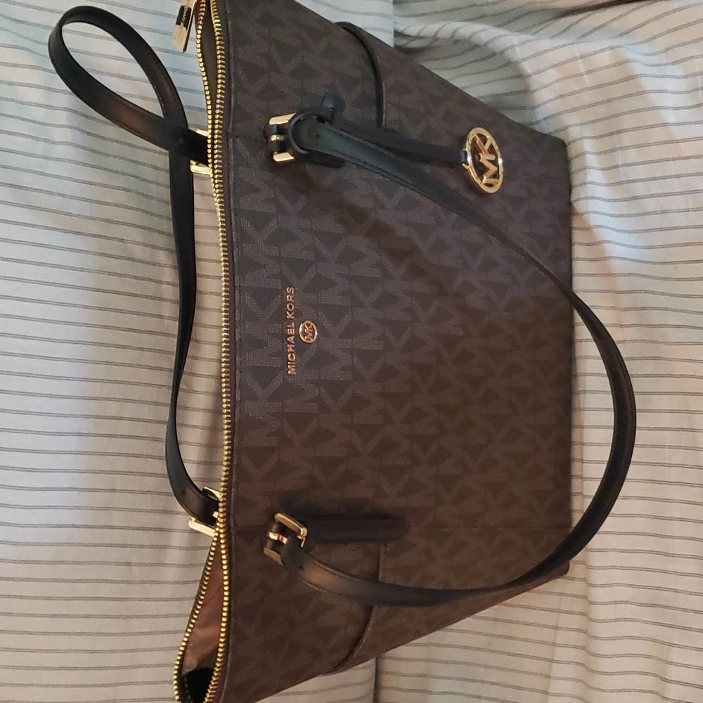 NEW Authentic Michael Kors Purse